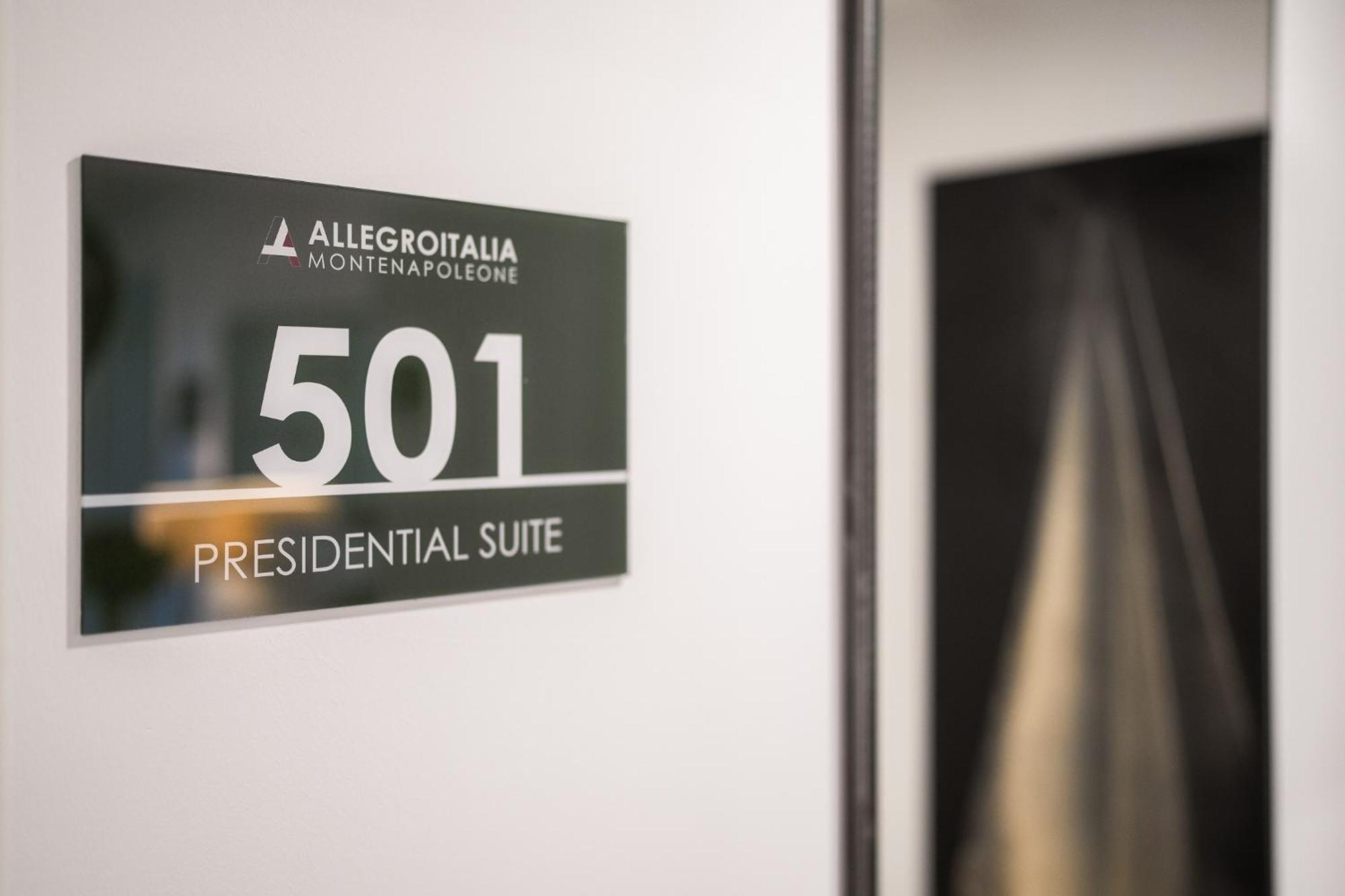 Allegroitalia Penthouse Montenapoleone Milan Exterior photo