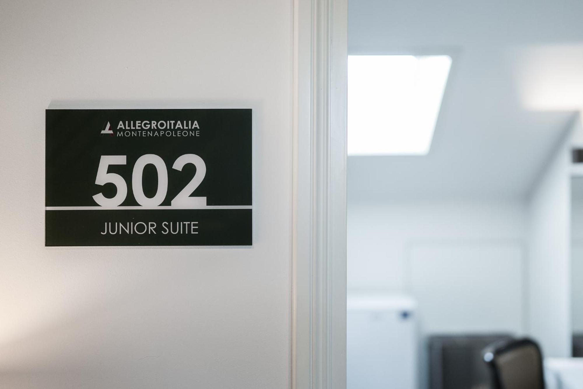 Allegroitalia Penthouse Montenapoleone Milan Exterior photo